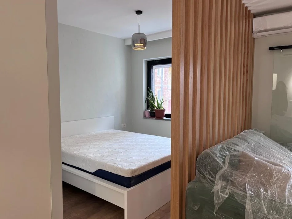 Tirane, jepet me qera apartament 1+1 Kati 3, 45 m² 570 € (Rruga e Kavajes)