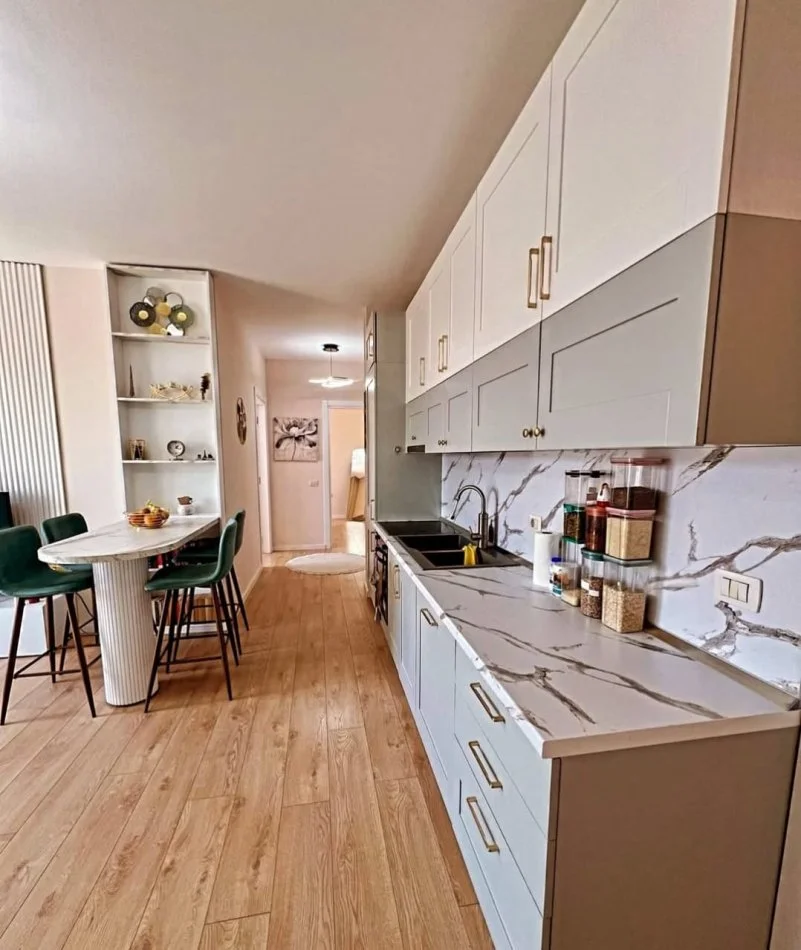 Tirane, shitet apartament 1+1 Kati 11, 85 m² 195.000 € (Rruga e kavajes)