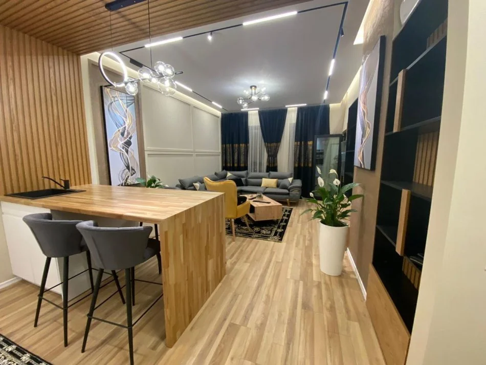 Tirane, jepet me qera apartament 1+1+Ballkon Kati 4, 75 m² 800 € (Square 21)