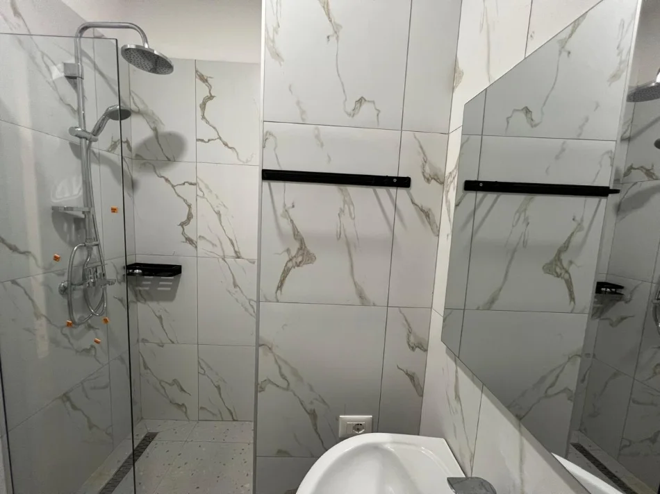 Tirane, jepet me qera apartament 2+1+Aneks+Ballkon Kati 10, 800 € (Bulevardi i Ri)