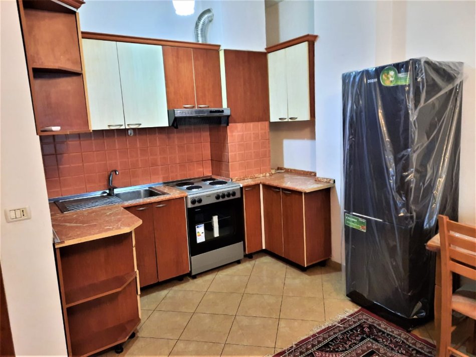 Tirane, shitet apartament 1+1+Ballkon Kati 4, 66 m² 110.000 € (Rruga 5 Maj, Përball Shkollës Tirana Jonë)
