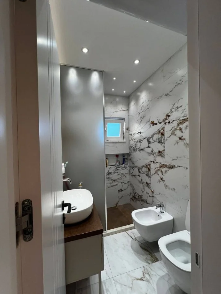 Tirane, shitet apartament duplex 3+1 Kati 8, 156 m² 234.000 € (Fusha aviacionit)