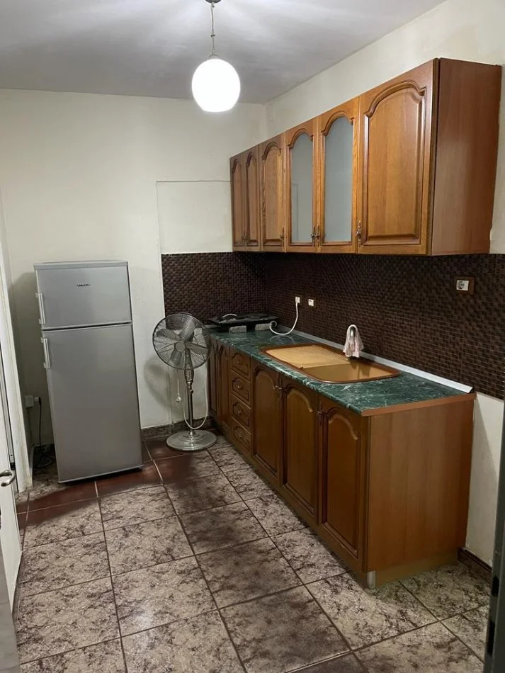 Tirane, jepet me qera garsonier 1+1 Kati 1, 40 m² 300 € (Ndre mjeda)