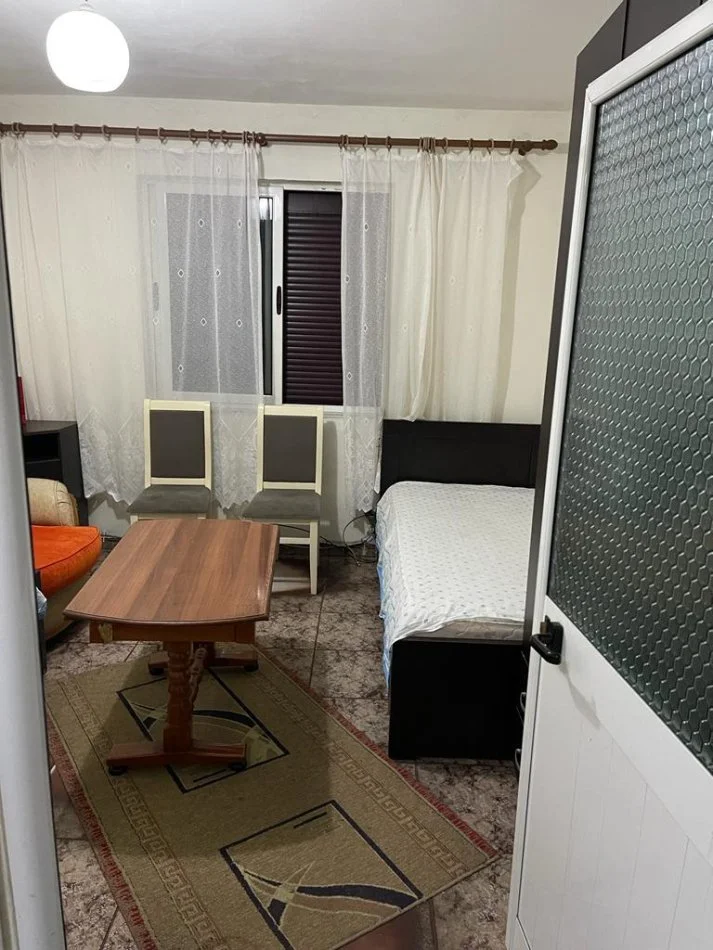 Tirane, jepet me qera garsonier 1+1 Kati 1, 40 m² 300 € (Ndre mjeda)