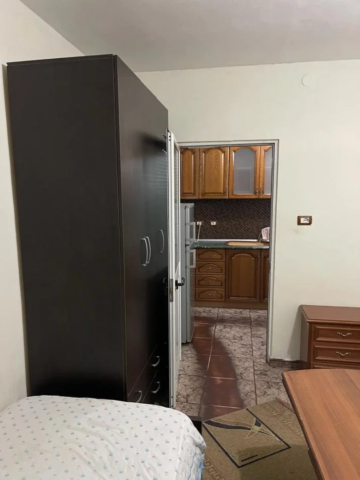Tirane, jepet me qera garsonier 1+1 Kati 1, 40 m² 300 € (Ndre mjeda)