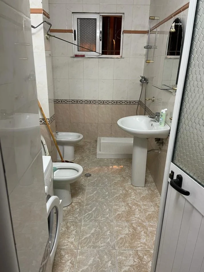 Tirane, jepet me qera garsonier 1+1 Kati 1, 40 m² 300 € (Ndre mjeda)