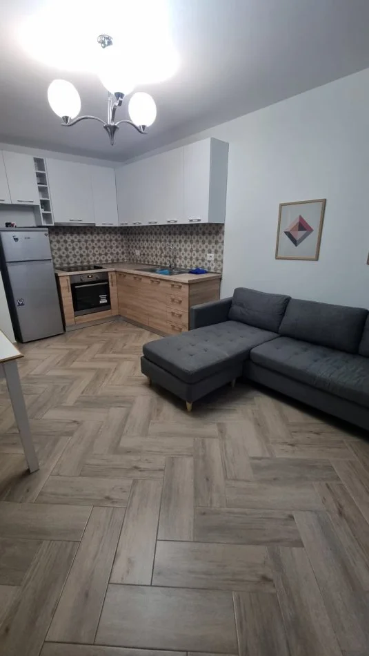 Tirane, jepet me qera apartament 1+1 Kati 3, 50 m² 500 € (Rruga Bardhyl)