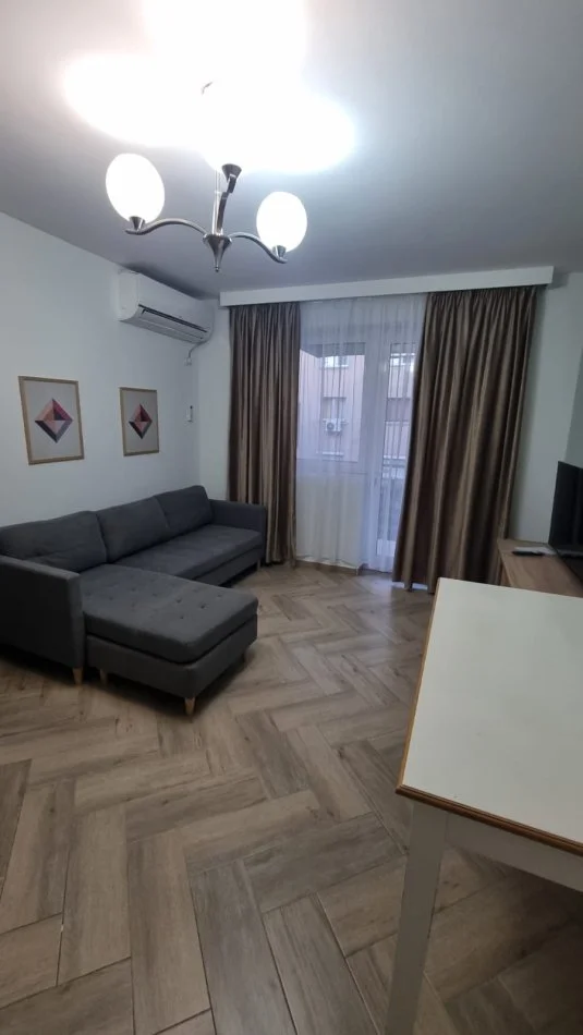 Tirane, jepet me qera apartament 1+1 Kati 3, 50 m² 500 € (Rruga Bardhyl)
