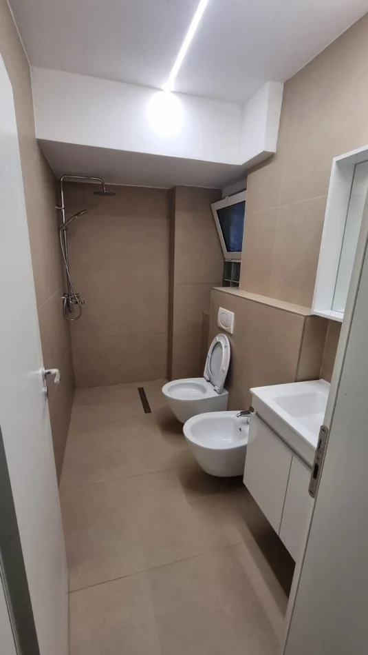 Tirane, jepet me qera apartament 1+1 Kati 3, 50 m² 500 € (Rruga Bardhyl)