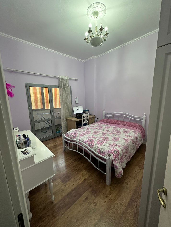 Tirane, jepet me qera apartament 3+1+Ballkon Kati 2, 130 m² 800 € (Rruga Dritan Hoxha/Zogu i Zi)