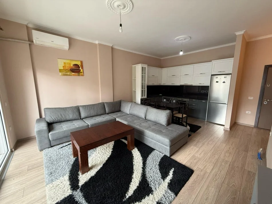 Tirane, jepet me qera apartament 1+1+Ballkon Kati 3, 75 m² 500 € (Kopshti Zoologjik)