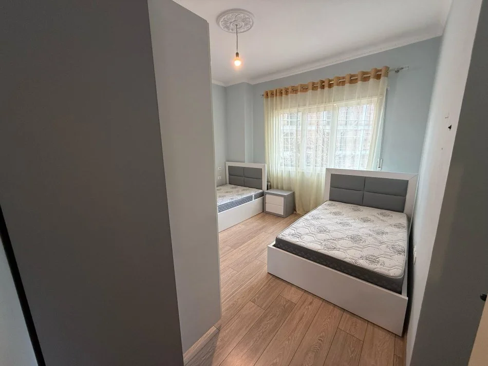 Tirane, jepet me qera apartament 1+1+Ballkon Kati 3, 75 m² 500 € (Kopshti Zoologjik)