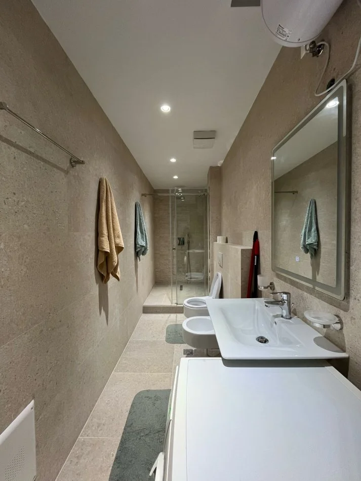 Privat, jepet me qera garsonier, 45 m² 57.000 leke me faturat e sherbimeve  (Hajdar Hidi, Rruga e Kavajes)