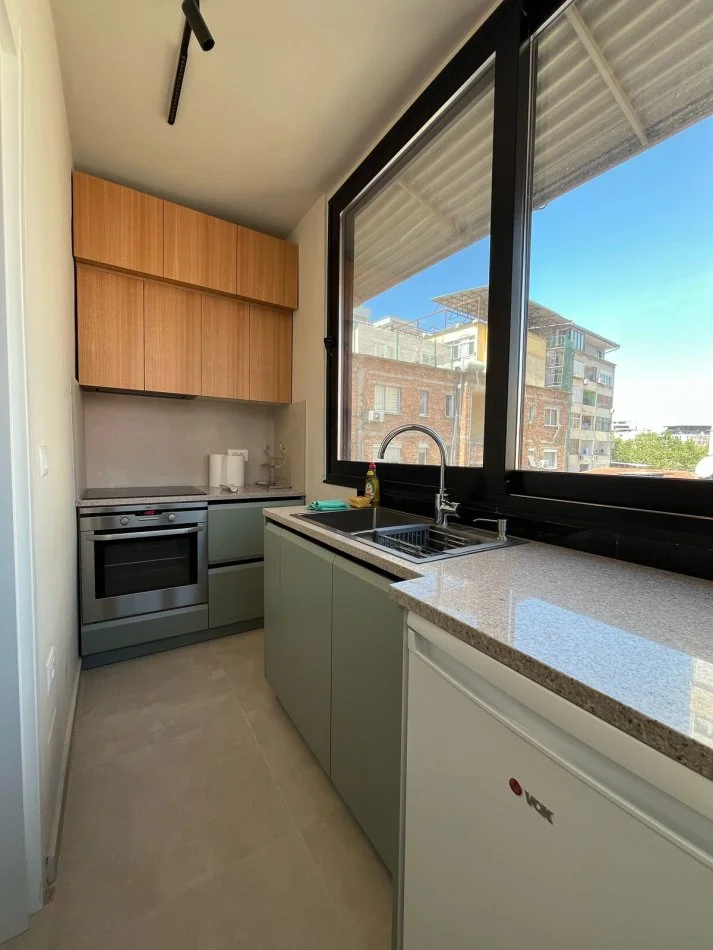 Privat, jepet me qera garsonier, 45 m² 57.000 leke me faturat e sherbimeve  (Hajdar Hidi, Rruga e Kavajes)