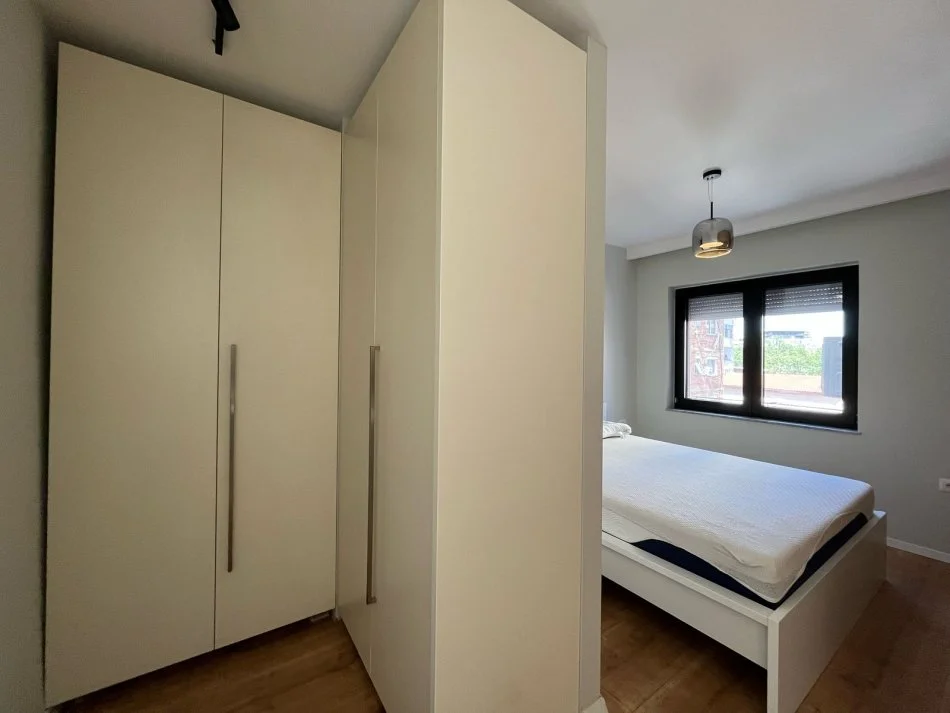 Privat, jepet me qera garsonier, 45 m² 57.000 leke me faturat e sherbimeve  (Hajdar Hidi, Rruga e Kavajes)