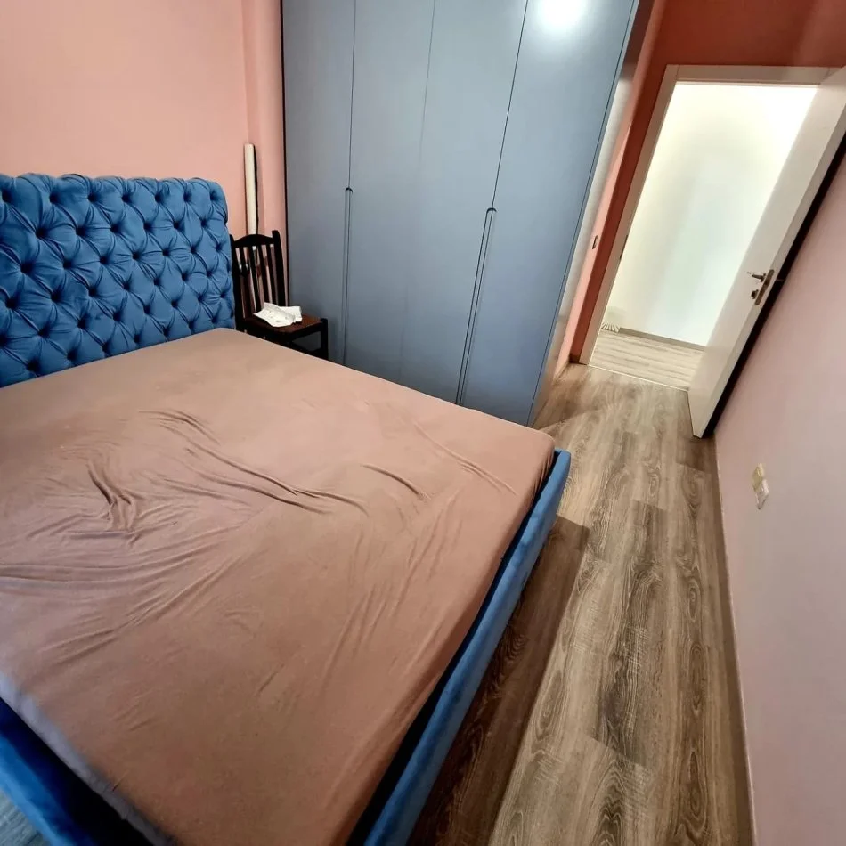 Tirane, jepet me qera apartament 2+1+Ballkon Kati 5, 121 m² 500 € (Astir)