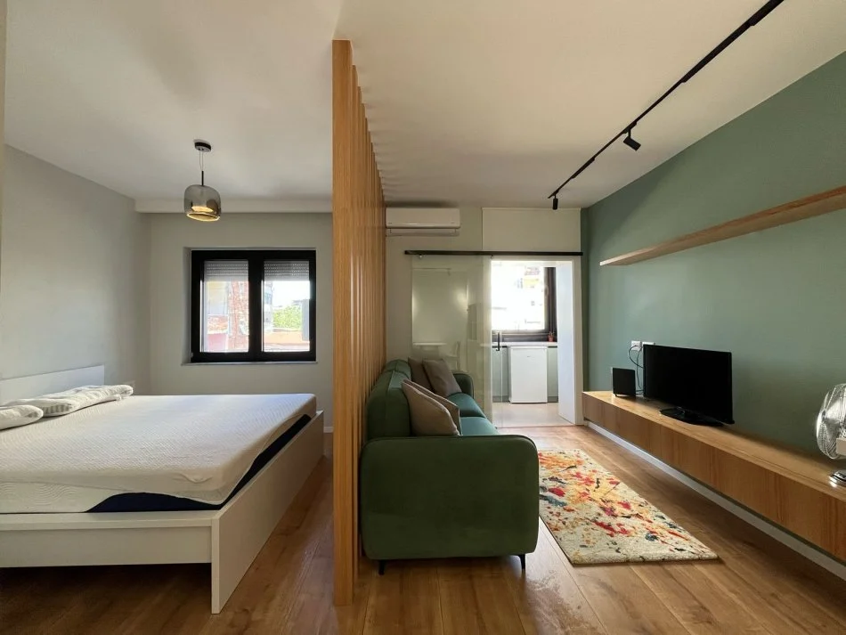 Privat, jepet me qera garsonier, 45 m² 57.000 leke me faturat e sherbimeve  (Hajdar Hidi, Rruga e Kavajes)