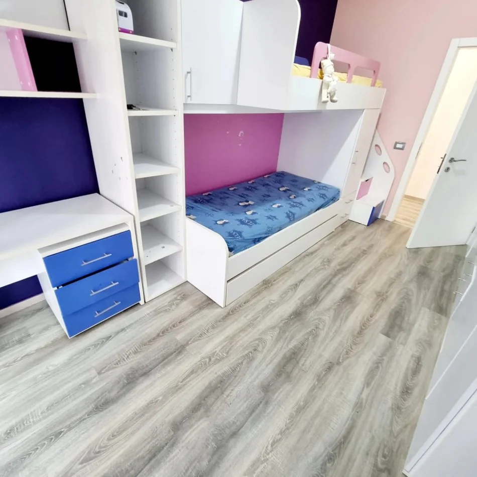 Tirane, jepet me qera apartament 2+1+Ballkon Kati 5, 121 m² 500 € (Astir)