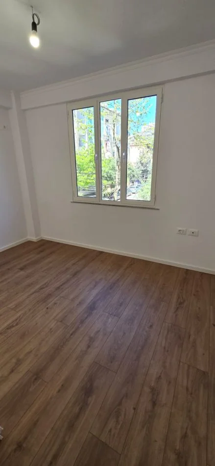 Tirane, shitet 1+1+Ballkon Kati 2, 53 m² 110.000 € (Mozaiku)