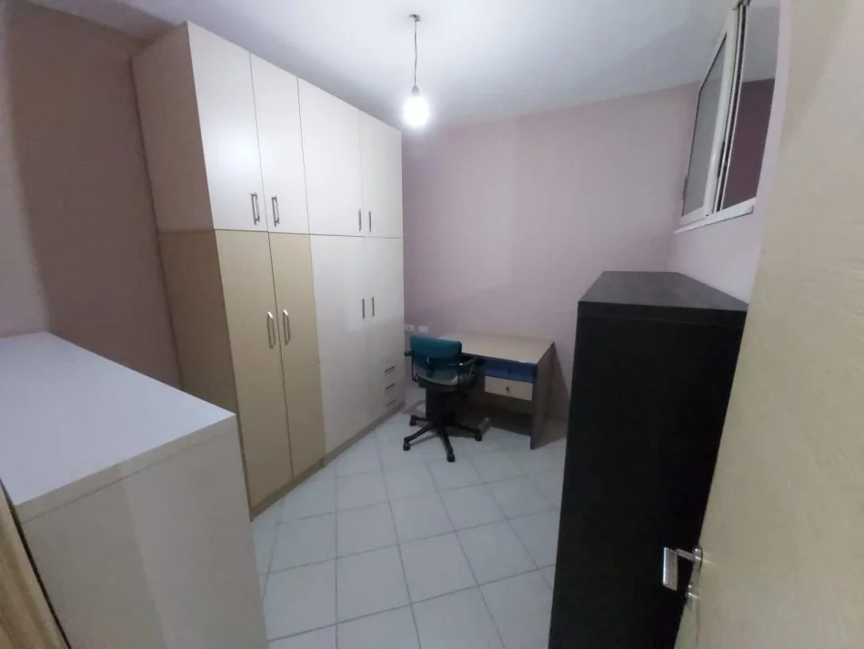 Tirane, jap me qera apartament 2+1 Kati 7, 75 m² 450 € (Rr. Mikel Maruli)