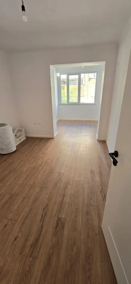 Tirane, shitet apartament  1+1 Kati 2, 49 m² 125.001 € (Mozaiku)