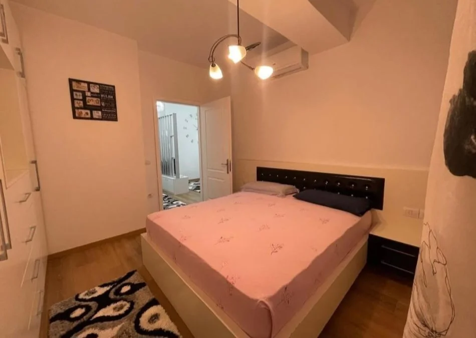 Tirane, jepet me qera 1+1 Kati 4, 57 m² 500 € (Ish profarma)