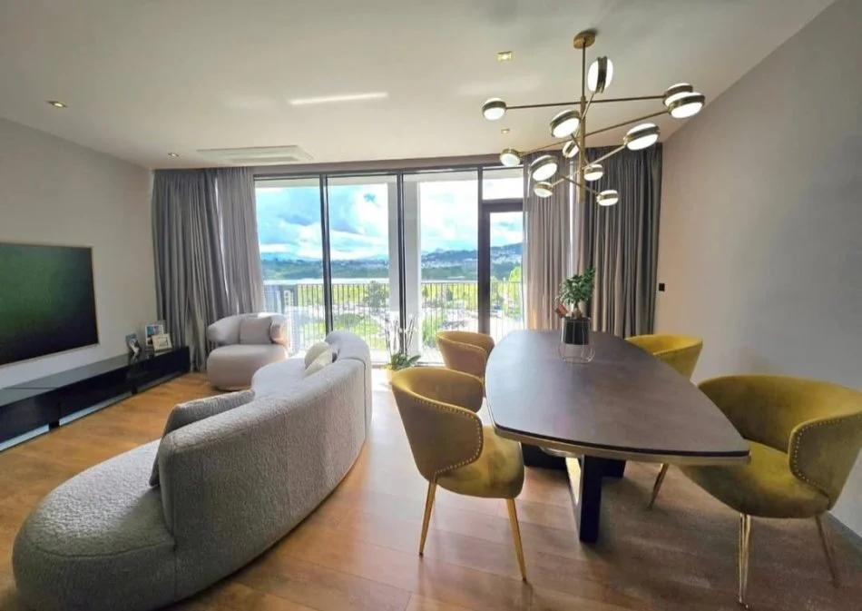 Durres, jepet me qera apartament 3+1 Kati 8, 150 m² 1.500 € (Rruga kosovarve)