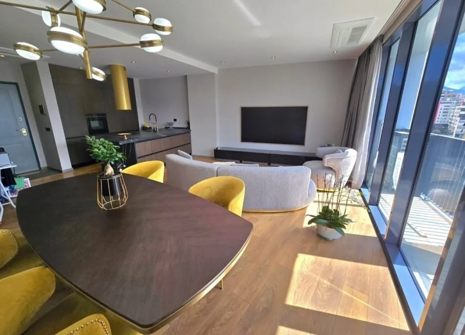 Durres, jepet me qera apartament 3+1 Kati 8, 150 m² 1.500 € (Rruga kosovarve)