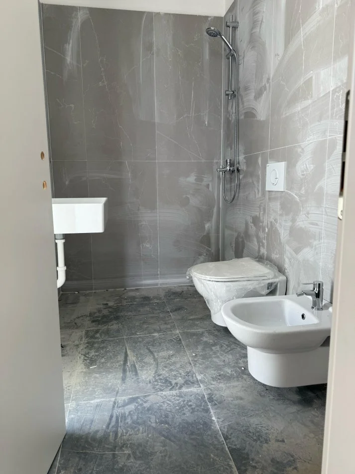 Tirane, shitet apartament 2+1+Ballkon Kati 6, 92 m² 96.000 € (Rruga Gryka e Kacanikut Univers City)