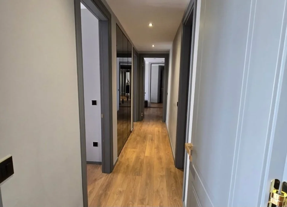 Durres, jepet me qera apartament 3+1 Kati 8, 150 m² 1.500 € (Rruga kosovarve)