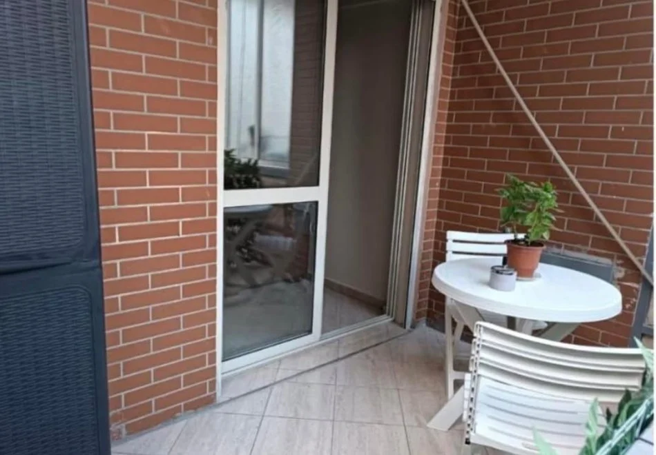 Tirane, jepet me qera apartament 1+1 Kati 3, 60 m² 550 € (Selvia)