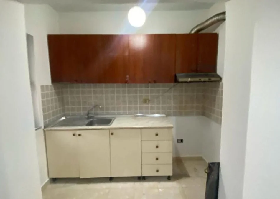 Tirane, shitet 1+1 Kati 4, 56 m² 103.000 € (Brryli)