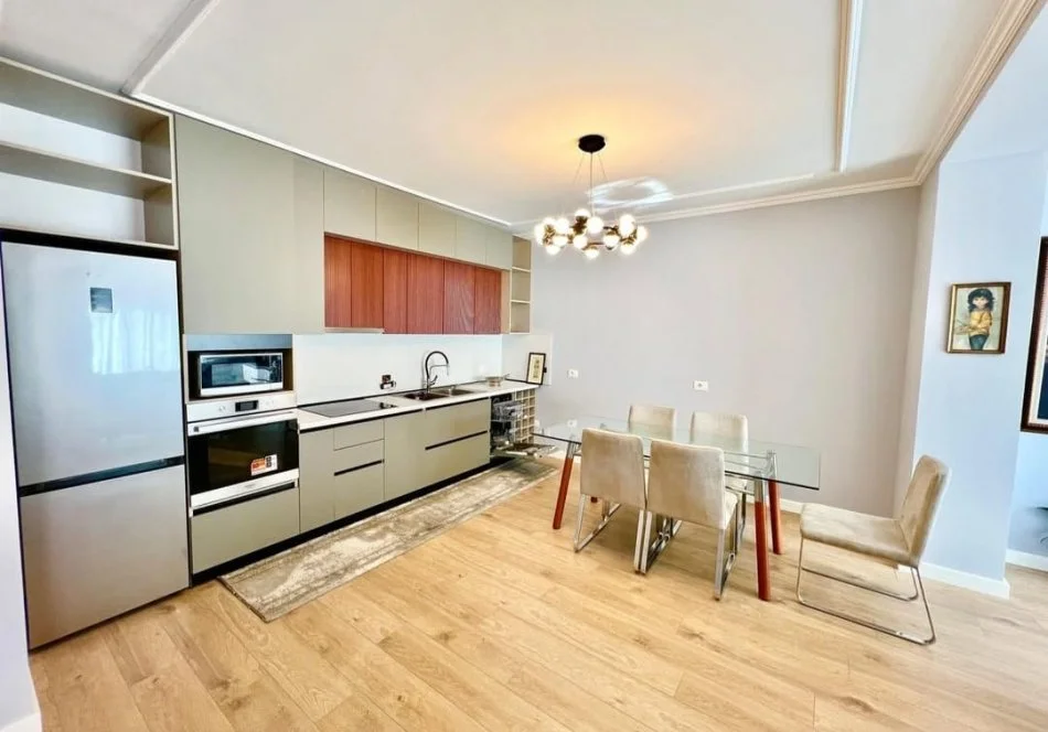 Tirane, jepet me qera apartament 2+1 Kati 9, 125 m² 850 € (Shkolla baletit)