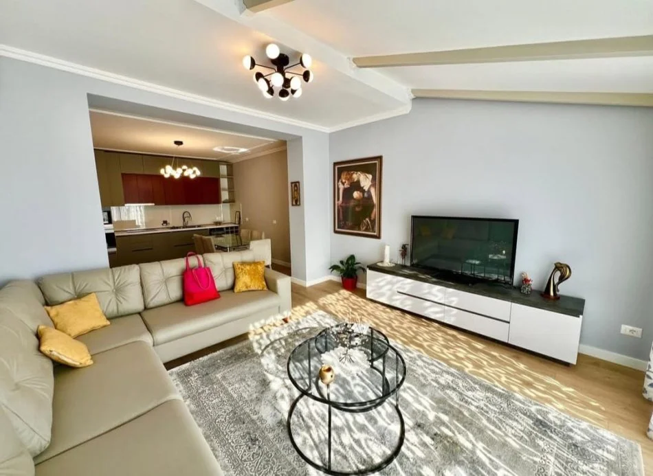 Tirane, jepet me qera apartament 2+1 Kati 9, 125 m² 850 € (Shkolla baletit)