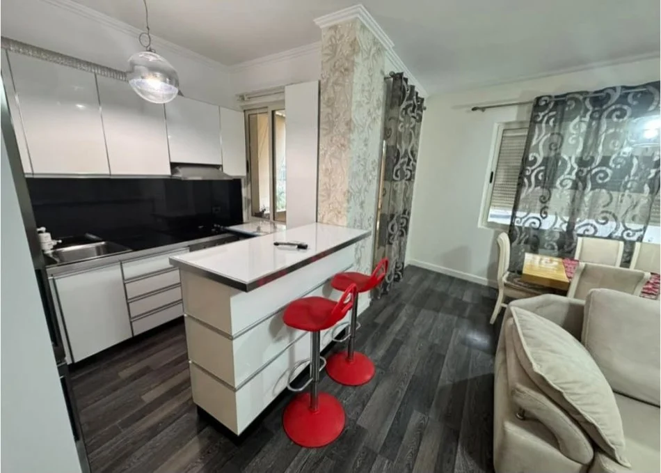 Tirane, shitet apartament 3+1 Kati 2, 125 m² 120.000 € (Fresk)