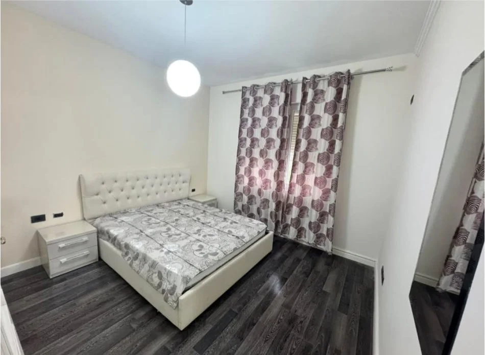 Tirane, shitet apartament 3+1 Kati 2, 125 m² 120.000 € (Fresk)