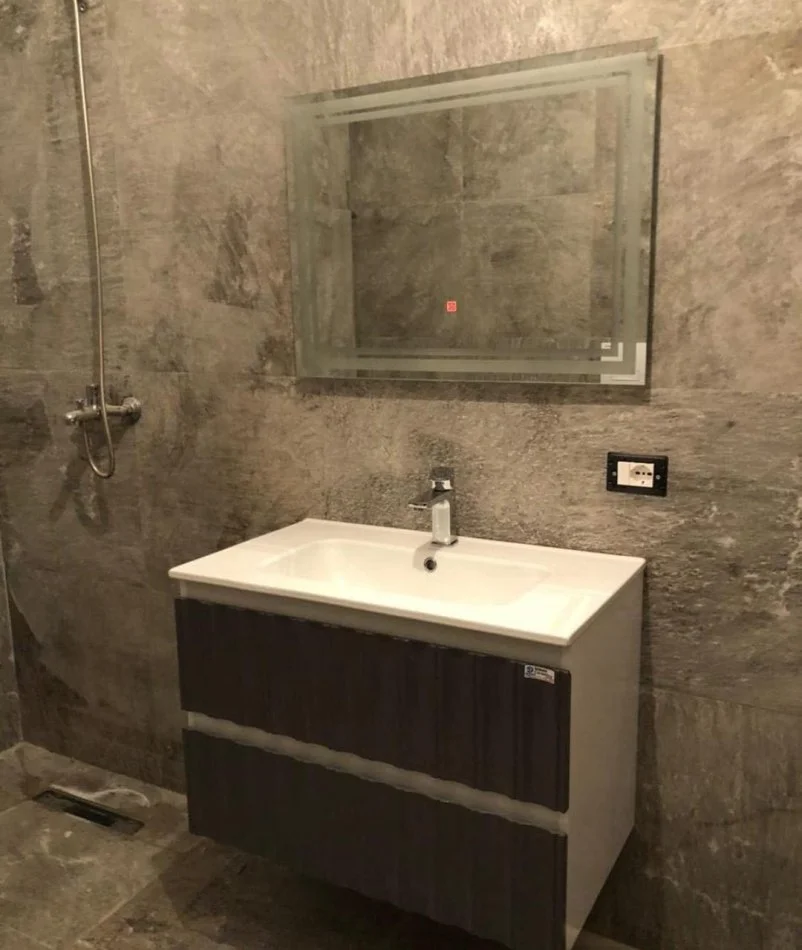 Tirane, jepet me qera apartament 1+1 Kati 7, 65 m² 550 € (Shkolla kuqe)