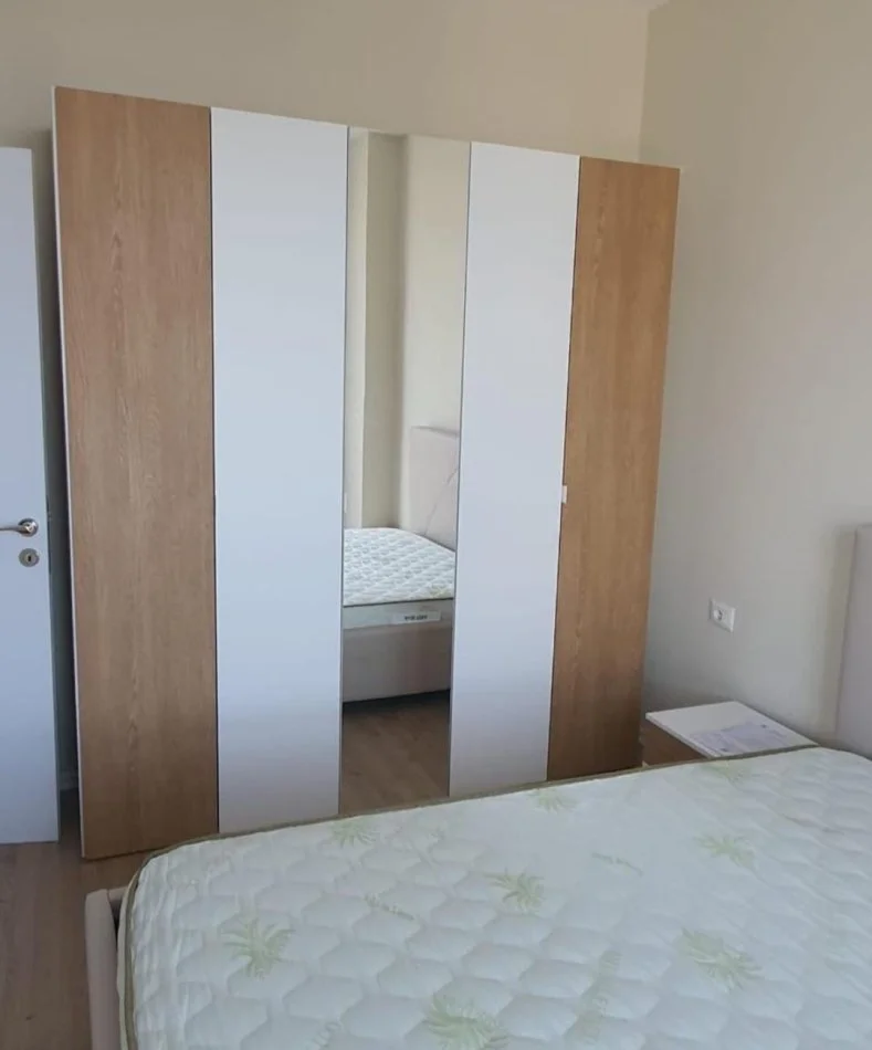 Tirane, jepet me qera apartament 1+1 Kati 7, 65 m² 550 € (Shkolla kuqe)