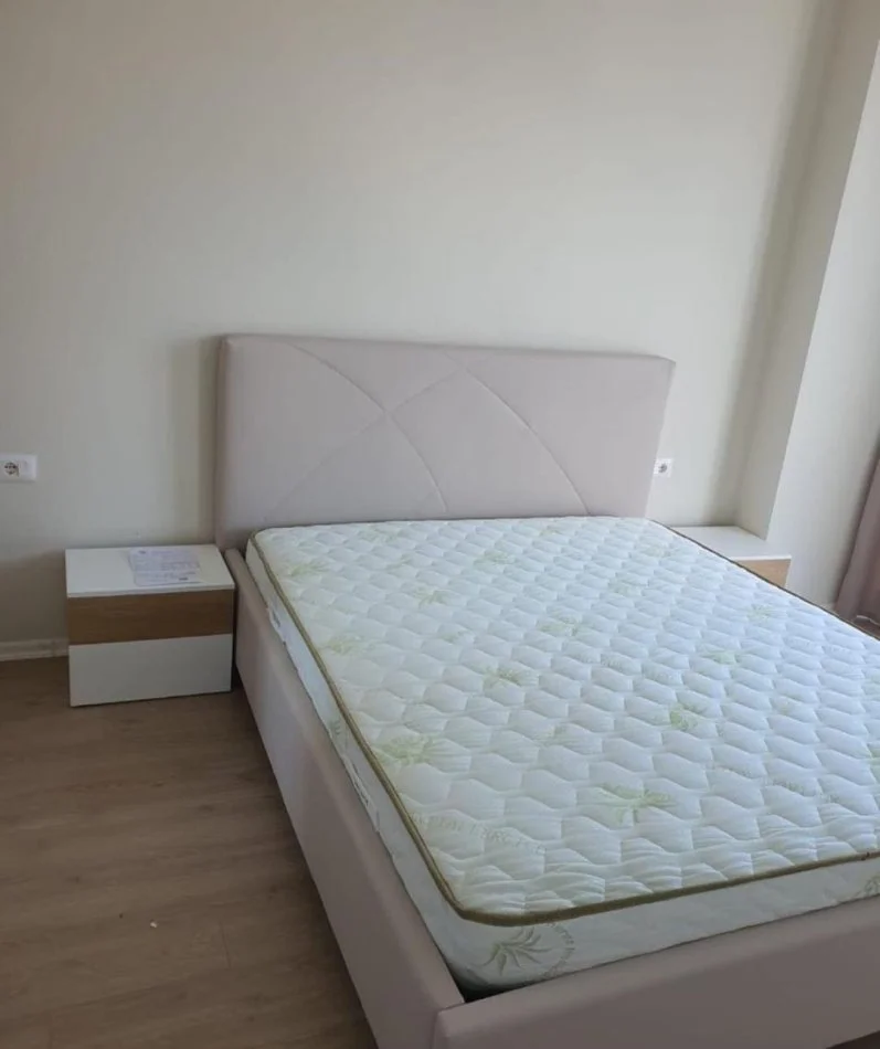 Tirane, jepet me qera apartament 1+1 Kati 7, 65 m² 550 € (Shkolla kuqe)
