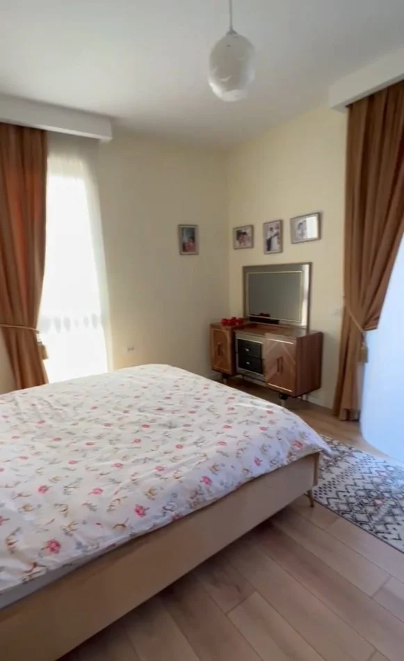 Tirane, jepet me qera apartament 2+1 Kati 3, 103 m² 850 € (Siri kodra)