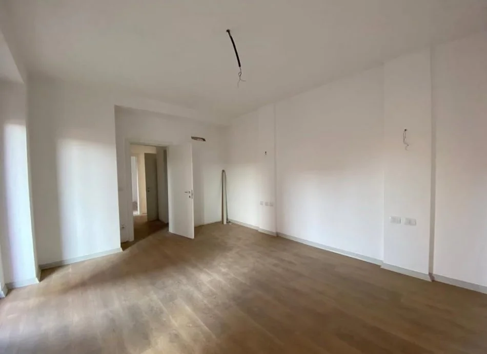 Tirane, shitet apartament 2+1 , 117 m² 275.000 € (Rruga kavajes)