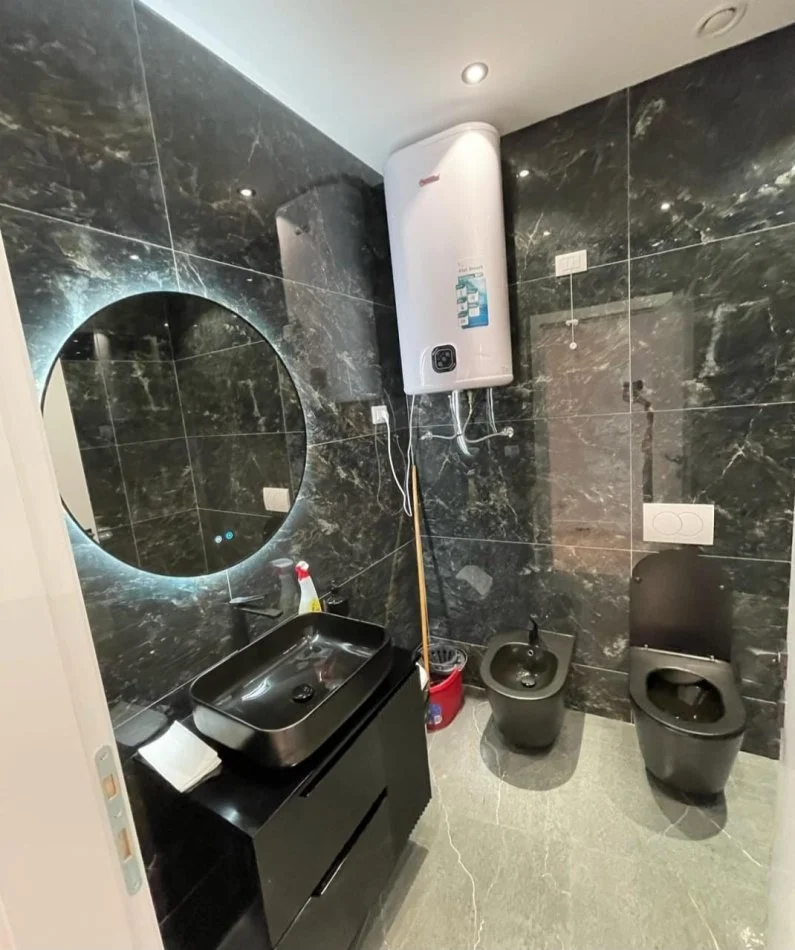 Tirane, jepet me qera apartament 2+1+Ballkon Kati 9, 124 m² 1.300 € (Lake vew)