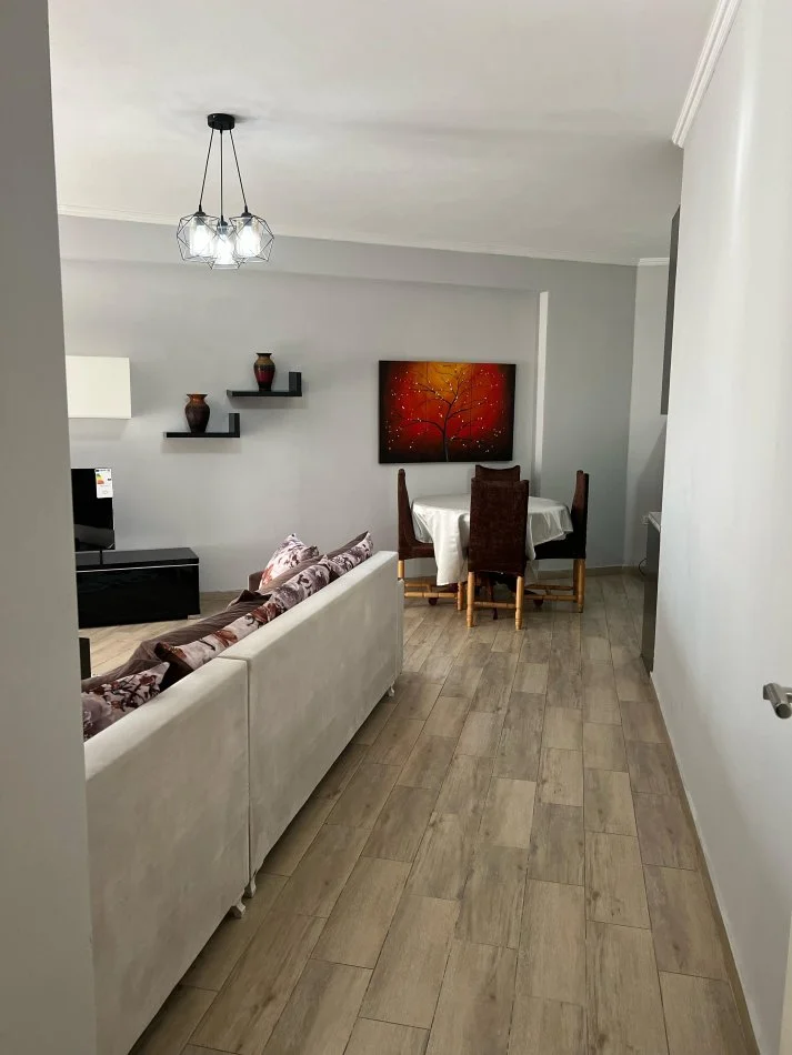 Jepet me qera Kati 7, 100 m² 500 €