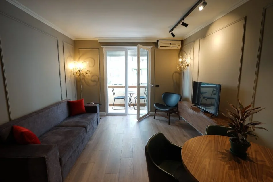 Tirane, jepet me qera apartament 1+1 Kati 2, 59 m² 599 € (Ish ekspozita)