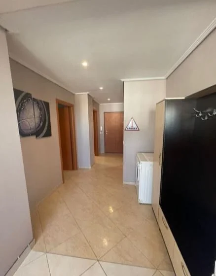 Tirane, shitet apartament Kati 4, 98 m² 190.000 € (Rruga kavajes)