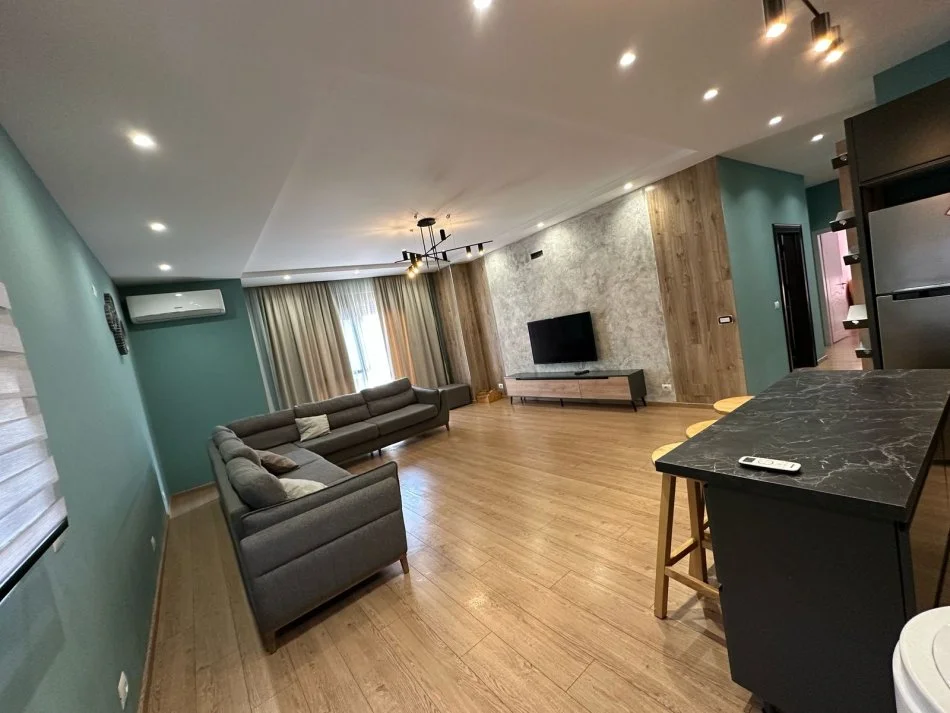 Tirane, jepet me qera apartament 2+1+Ballkon Kati 3, 150 m² 550 € (Don bosko)