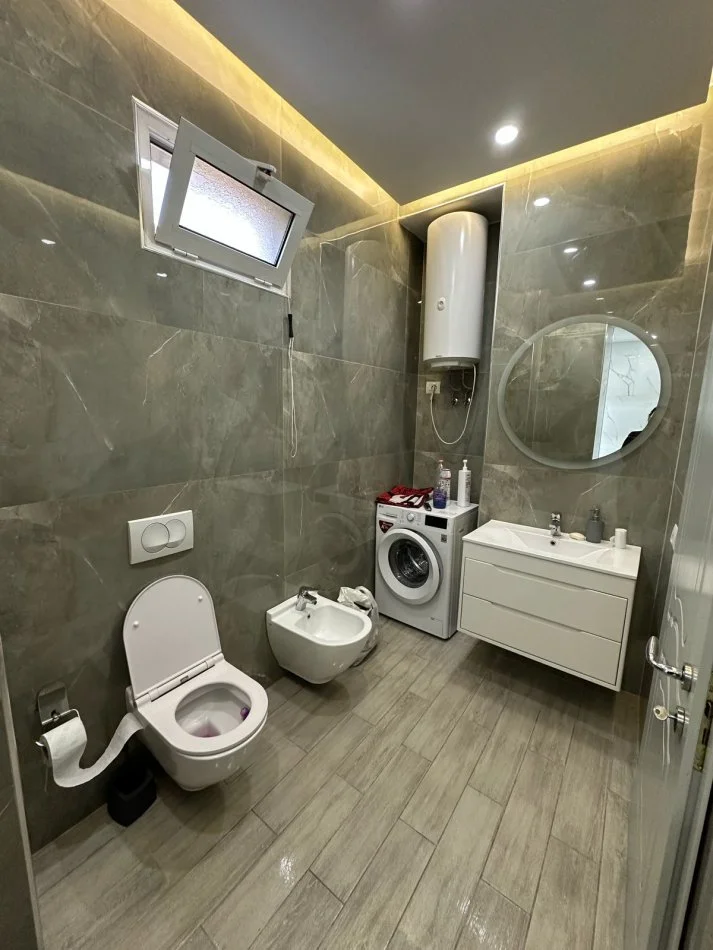 Tirane, jepet me qera apartament 2+1+Ballkon Kati 3, 150 m² 550 € (Don bosko)