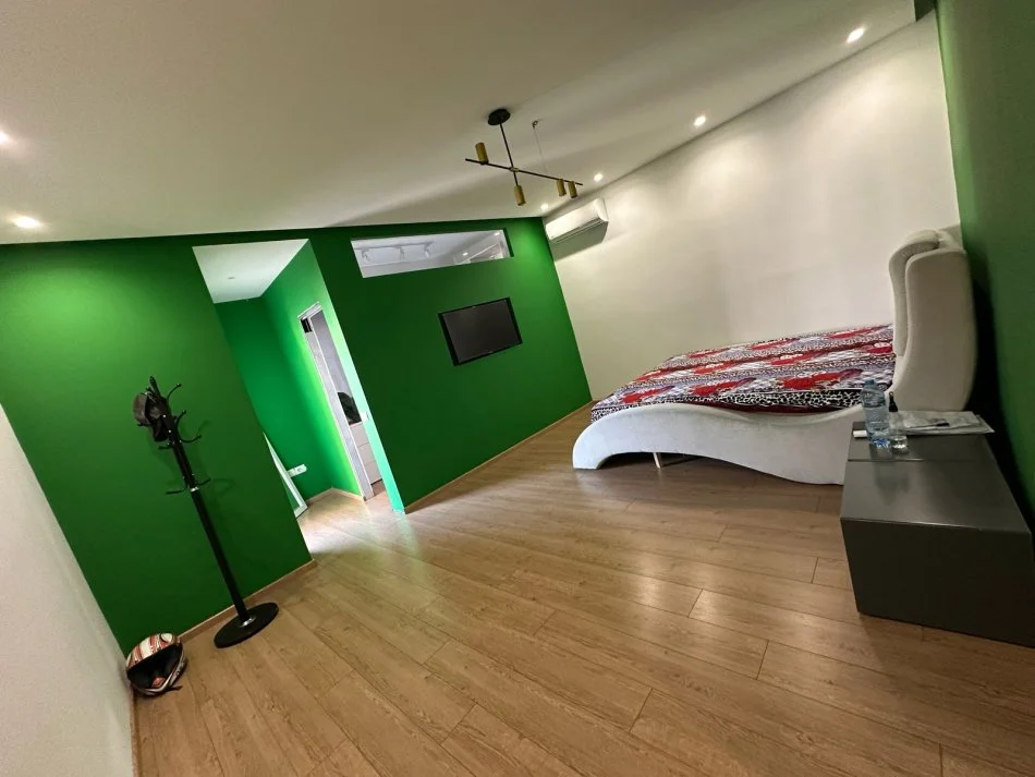 Tirane, jepet me qera apartament 2+1+Ballkon Kati 3, 150 m² 550 € (Don bosko)