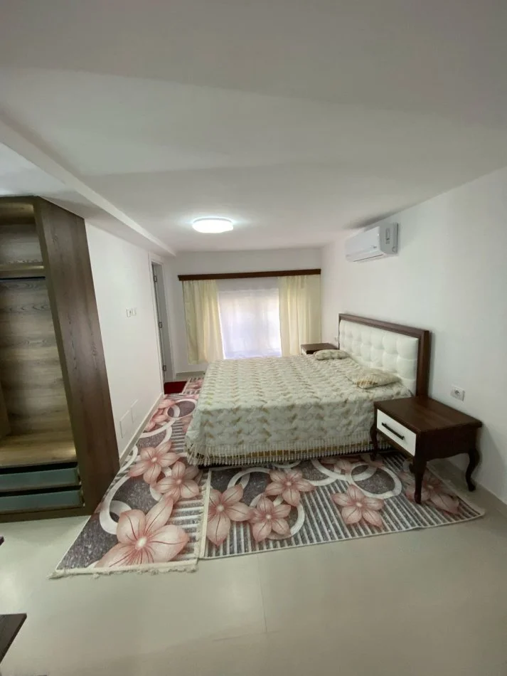 Tirane, jepet me qera apartament duplex 2+1 Kati 1, 150 m² 1.000 € (Kodra e diellit)