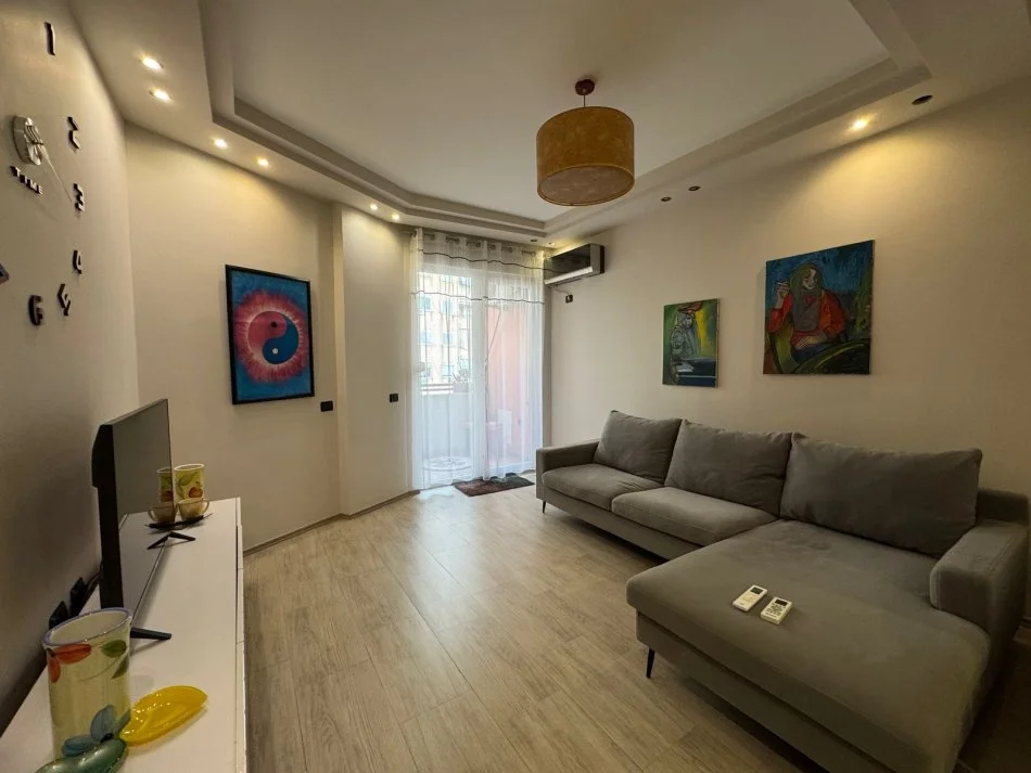 Tirane, jepet me qera apartament 1+1+Ballkon Kati 5, 68 m² 550 € (Sheshi Willson)